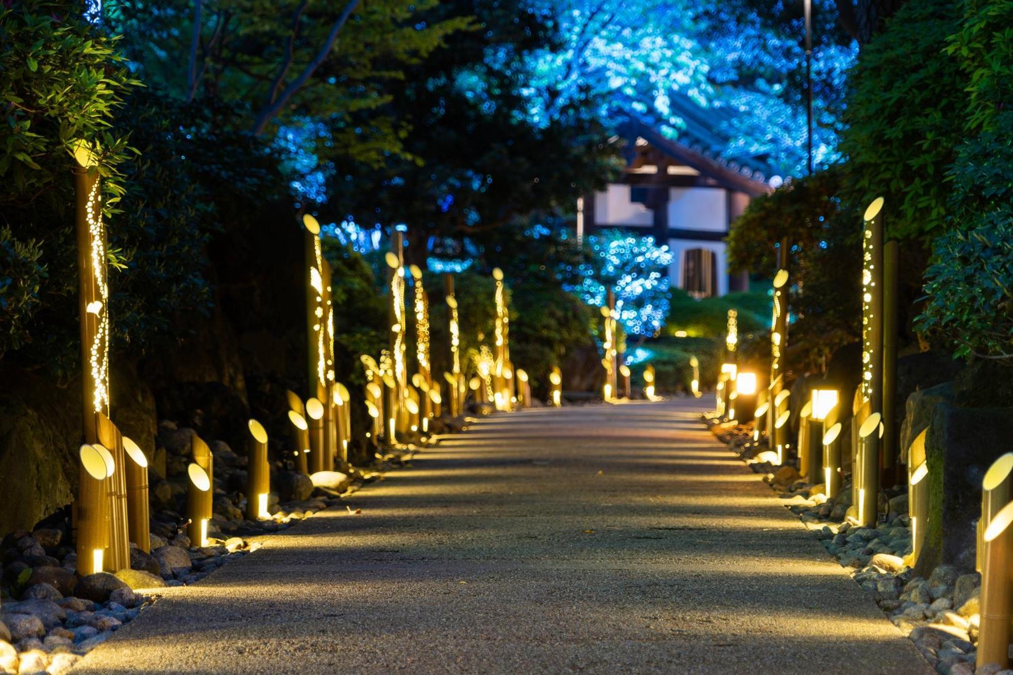 高轮大王子酒店 東京都 外观 照片 The illuminated path